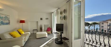 Fernseher, Stereoanlage