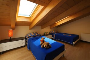 3 bedrooms, iron/ironing board, WiFi, bed sheets