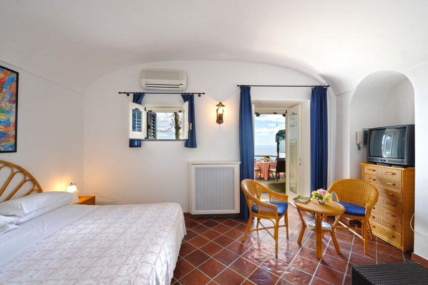White Daisy, Easy Reach And Free Parking Included - Praiano