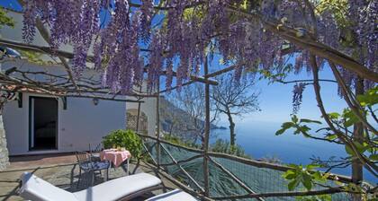 White Daisy is a small villa on two floors