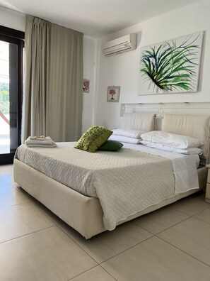 2 soverom, safe på rommet, skrivebord og strykejern/-brett