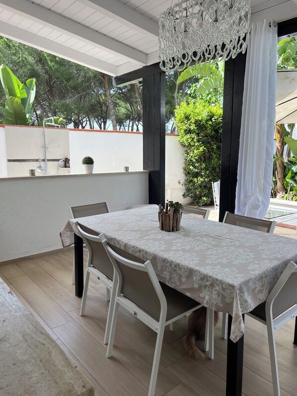 Outdoor dining