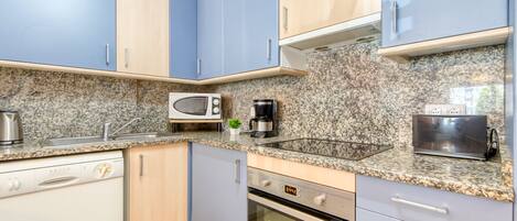 Køleskab, mikrobølgeovn, ovn, opvaskemaskine