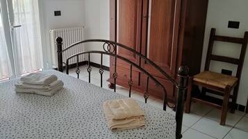 2 chambres, fer et planche Ă repasser, Wi-Fi gratuit, draps fournis