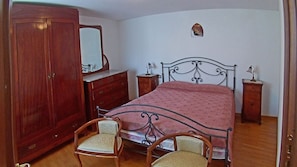 2 bedrooms, iron/ironing board, bed sheets - Casa Giacomina Lake view (Tremosine)