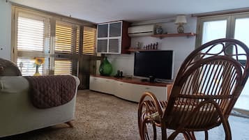 Fernseher, Tischfußball, Arbeitsbereiche