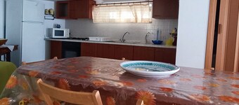 Casa Giulia. Bara 150 m från stranden och Montalbanos läge vid havet