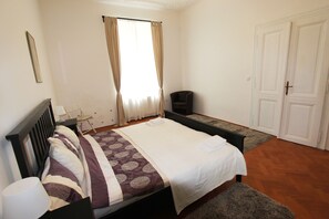 1 bedroom, in-room safe, iron/ironing board, free WiFi