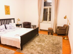1 bedroom, in-room safe, iron/ironing board, free WiFi