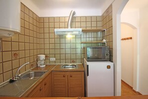 Fridge, microwave, coffee/tea maker, cookware/dishes/utensils