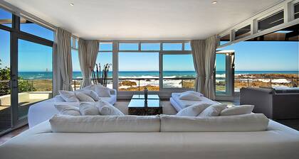 A beautifull beach house with the best view in the world, load shedding free