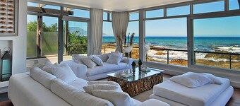 A beautifull beach house with the best view in the world, load shedding free