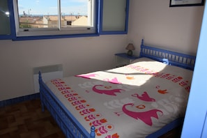 2 chambres, fer et planche à repasser, Wi-Fi, draps fournis
