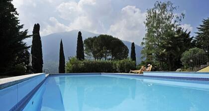 Villa Isella - Mansarda, Carlazzo, Italy