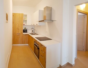 Fridge, microwave, oven, dishwasher - Casa Gina Giardino Holideal Apartment (Tremosine)