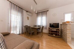 Interior - Seafront penthouse apartment (5+1) (Vinišce)