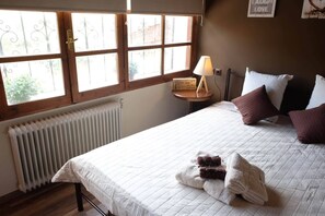 3 bedrooms, iron/ironing board, Internet, bed sheets