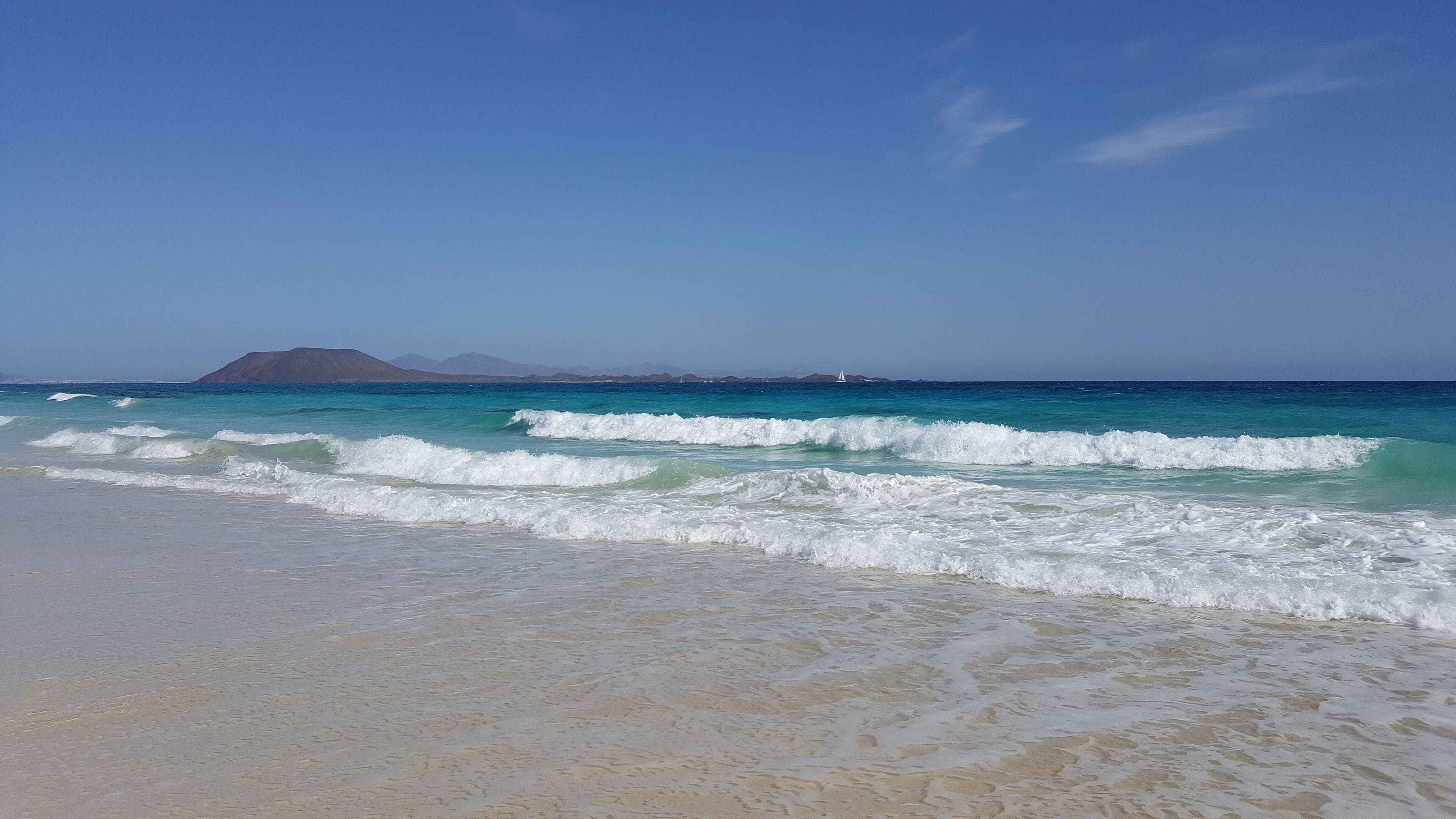 Nær stranden og solsenger