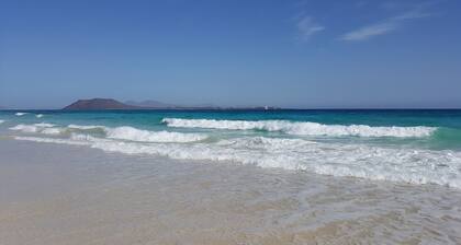 Luxury Villa - Private Heated Pool - Wi-Fi- 25 metres to Beach - CASA ELENA