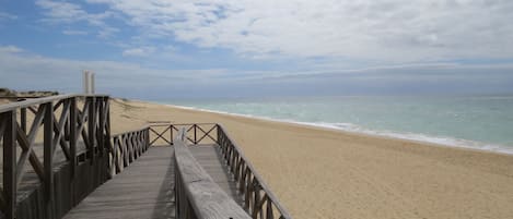Una spiaggia nelle vicinanze