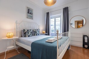 1 chambre, fer et planche à repasser, lit de bébé portatif, Wi-Fi