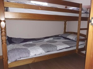 3 bedrooms, iron/ironing board, WiFi, bed sheets - Hydrangea gite Le Cosquer St Connec (Saint-Connec)