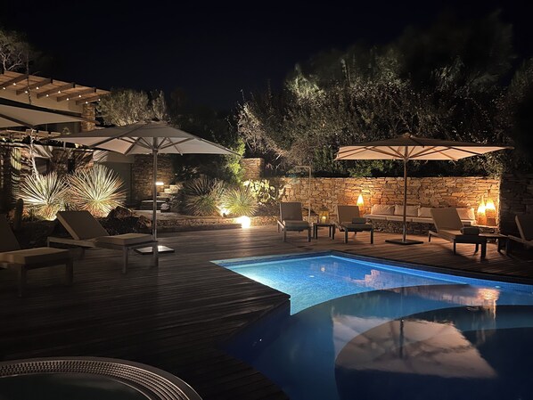 حمّام سباحة مُدفَّأ