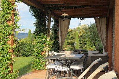 Fienile: luxury countryside villa, shared pool, ideal base to discover Tuscany