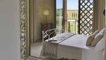 5 bedrooms, iron/ironing board, travel cot, free WiFi