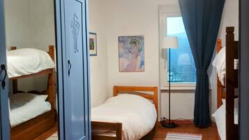 2 室のベッドルーム、アイロン / アイロン台、WiFi (無料)、ベッドシーツ