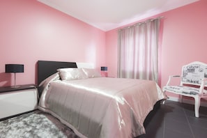 1 bedroom, iron/ironing board, travel cot, free WiFi