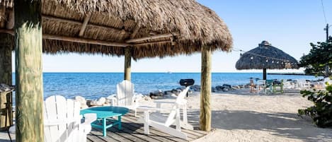 Am Strand, LiegestĂŒhle, StrandtĂŒcher
