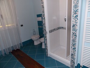 Vasca, asciugacapelli, bidet, asciugamani