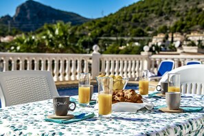 Outdoor dining - Villa for rent in Calpe ALBA (Calpe)
