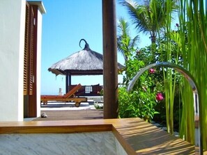 Property grounds - Luxury Beach Front Villa with Infinity Pool, Staff and Breathtaking Views! (Dencarik/Lovina)