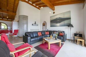 TV, stereo - Villa Louise, San Siro, Italy (San Siro)