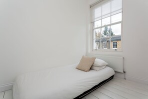 1 bedroom, desk, WiFi, bed sheets