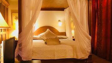 2 bedrooms, iron/ironing board, travel crib, WiFi (free)