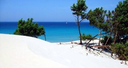 Uusi moderni ylellinen perhe-huvila yksityisellä uima-altaalla ja puutarhalla ja näkymällä