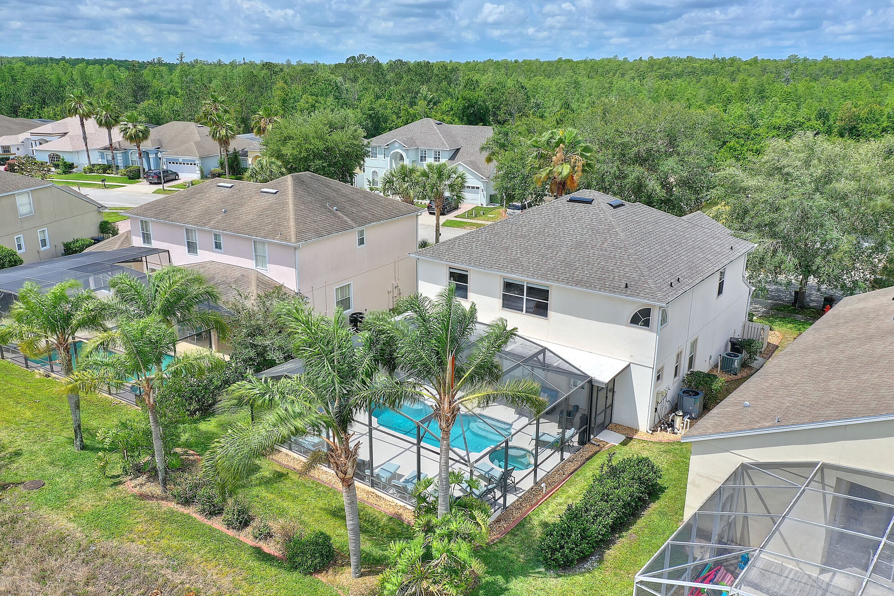Stunning luxury 5Bd/4Ba villa, private pool & spa,golf course view 20mins Disney