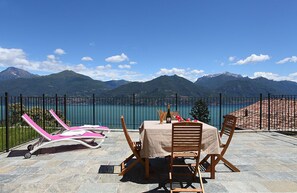 Outdoor dining - Parco dei Cervi Terrazzo, Plesio, Italy (Plesio)