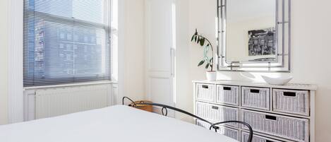 1 habitación, wifi y ropa de cama