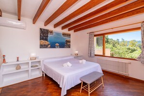 3 室のベッドルーム、セーフティボックス (室内)、アイロン / アイロン台、WiFi (無料)