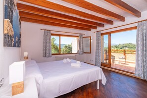 3 bedrooms, in-room safe, iron/ironing board, free WiFi