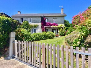 Exterior - Perfectly located summer cottage, just a stone's throw from 5 pristine beaches! (Ortigueira)