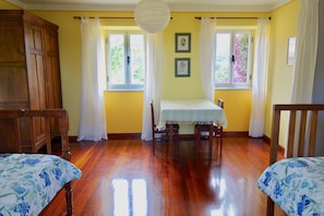 4 bedrooms, free WiFi, bed sheets
