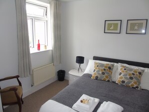 5 soverom, strykejern/-brett, internettilgang og sengetøy