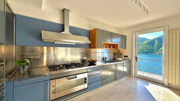 KĂŒhlschrank, Mikrowelle, Ofen, Herdplatte