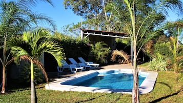 Piscina all'aperto, una piscina riscaldata