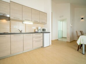 Microondas y lavavajillas 